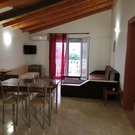Irini Apartments 克拉默特 外观 照片