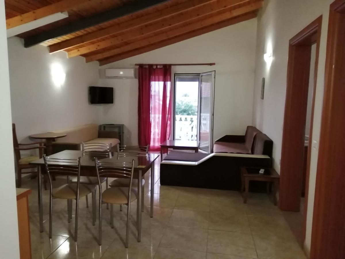 Irini Apartments 克拉默特 外观 照片